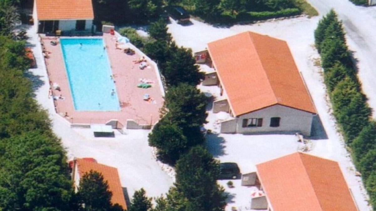 Revel House | Semi-detached house with pool access, Lac de St Ferréol beach