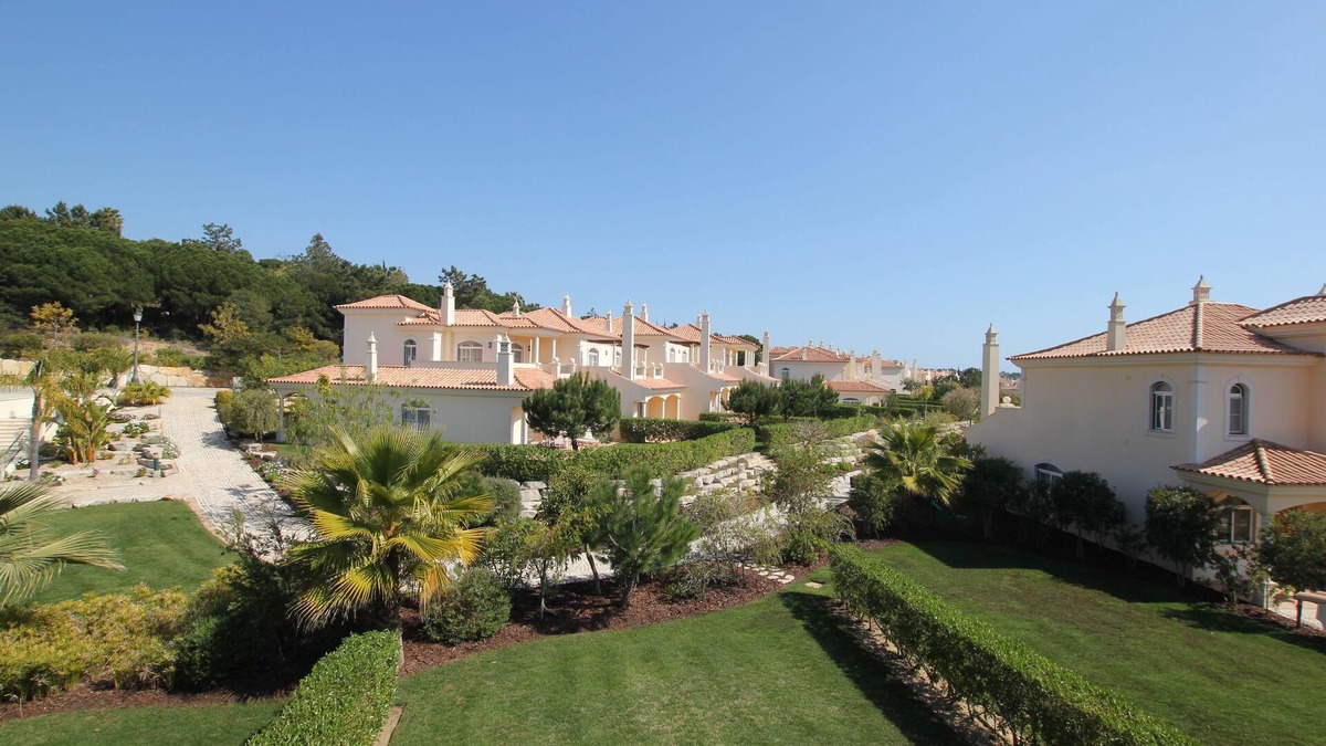 Almancil Condo | Semi-detached house, 500m from the lake in Quinta do Lago, perfect for your vacation