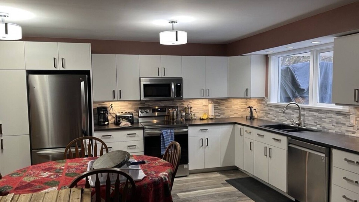 Central Okanagan Apartment | semi detached house close to the lake 35 mn from Vernon