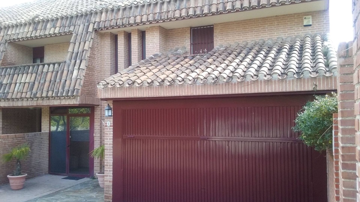 Torrelodones Ski Chalet | SEMI-DETACHED VILLA WITH INDIVIDUAL SWIMMING POOL IN TORRELODONES FREE WIFI, BARBECUE