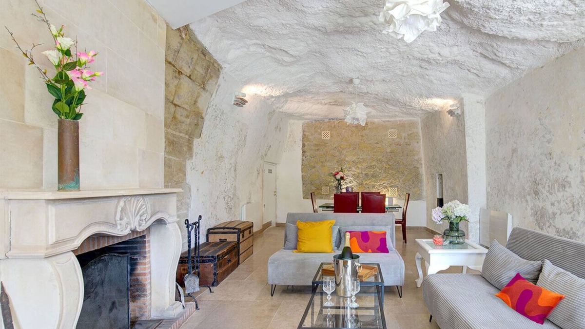 Chateaux de la Loire House | Semi-troglodyte house between the Loire and the castles
