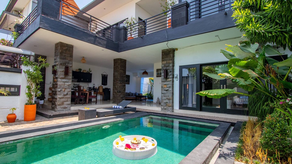Raya Kuta Villa | Seminyak - Amazing Rooftop - Private Huge Pool + PS5