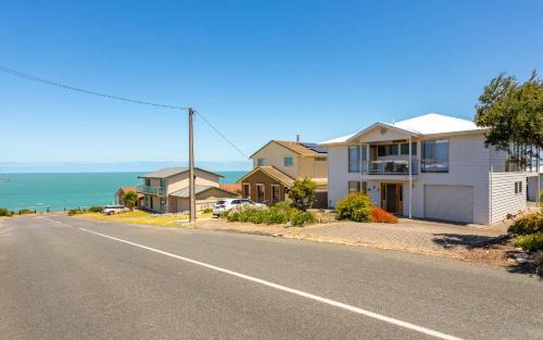 Port Elliot House | Sempri Domani 3 Carfax St Port Elliot- No Linen Included
