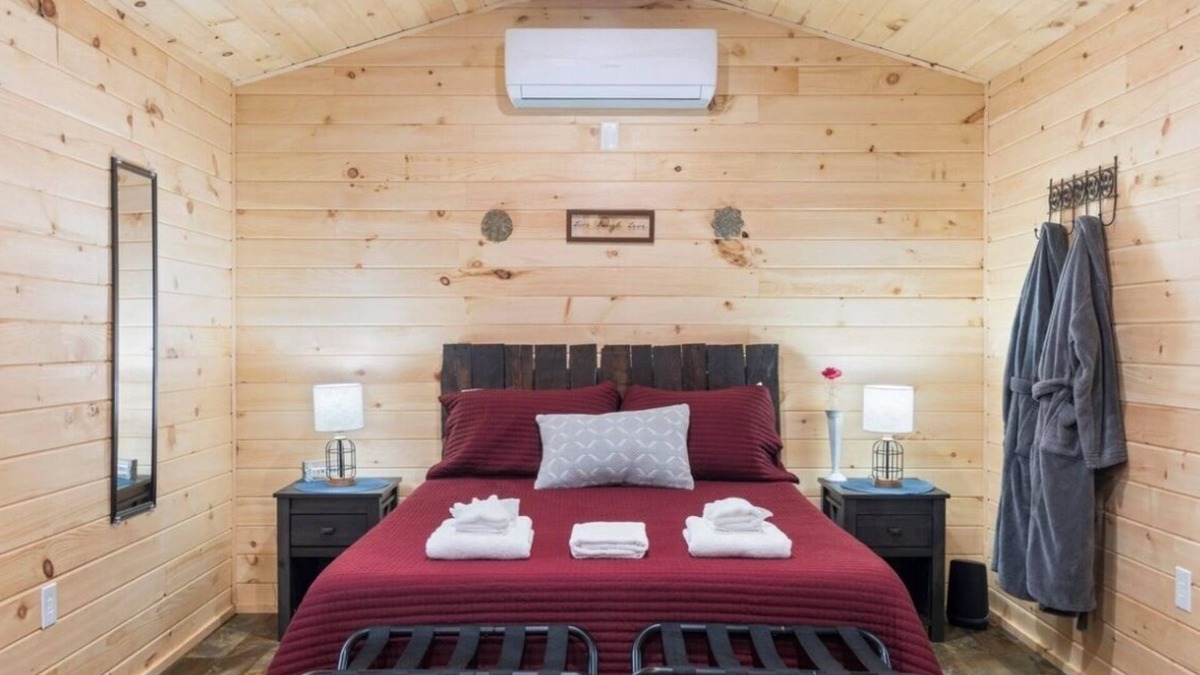 Geneva Cabin | Seneca Hideaway/Romantic Getaway Cabin/Hot Tub