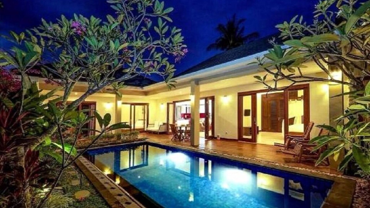 Senggigi Villa | Senggigi Art Market is 1.6 mi from the property.