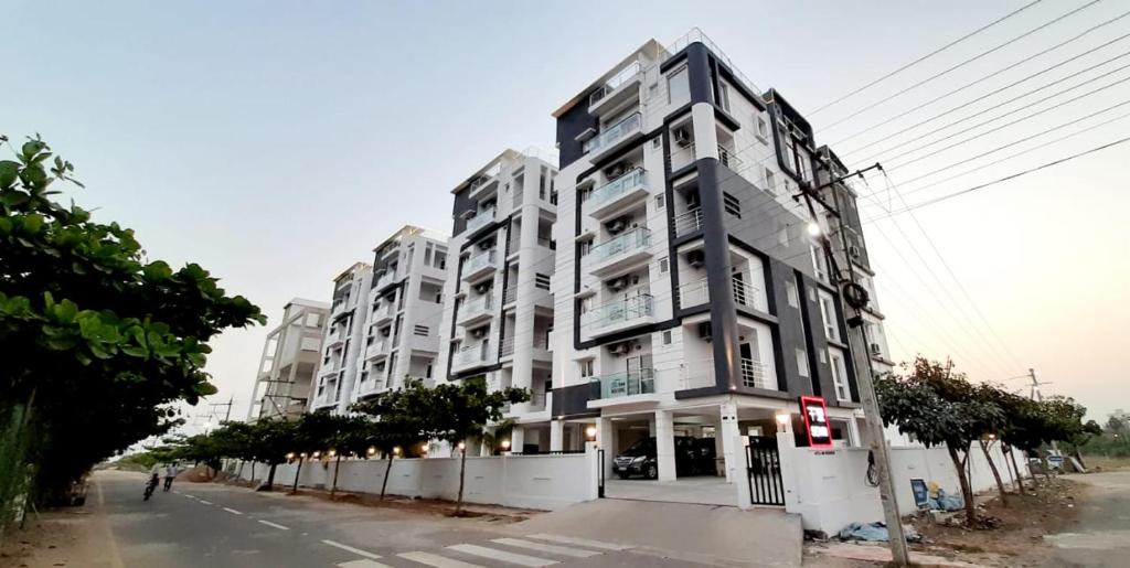 Suluru Apartment | Senri by Yuhi