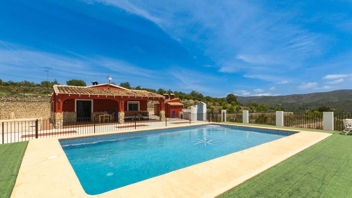 Luchente Villa | SENSACIONS - Villa with private pool in Llutxent. Free WiFi