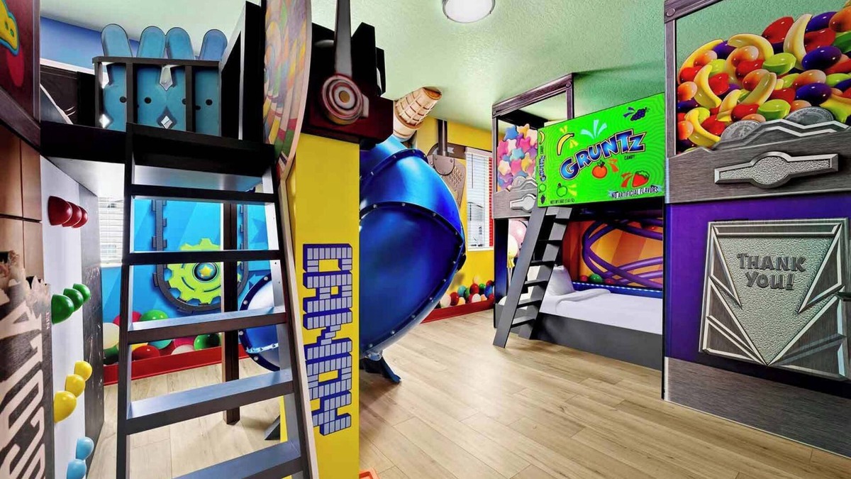 Florida Center House | Sensational Sanctuary | Super unique estate on I-Drive w candy theme RM, theater