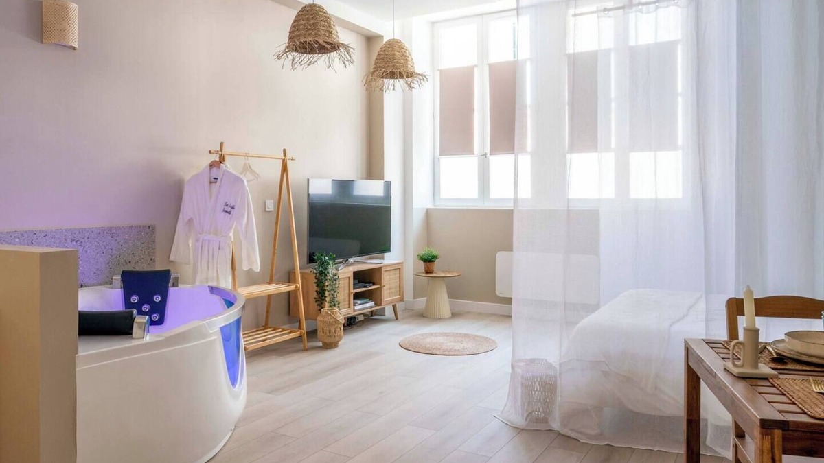 Nemours Apartment | Sensual suite and balneotherapy