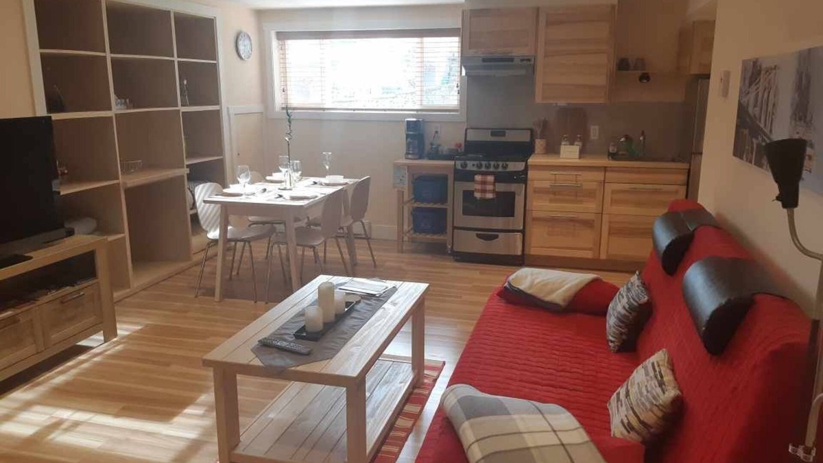 Castlegar Apartment | Sentinel Mountain view Flat, outdoor activities & parks right at your doorstep