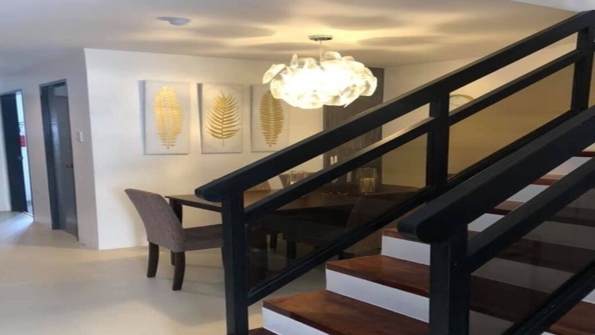 Dumaguete Apartment | Sentro Pinili is 5 minutes away from Rizal Boulevard and 20 minutes from the Sibulan airport