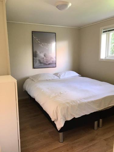Haugesund Apartment | Sentrumsnær kjellerleilighet, nær sykehus og høgskole, parkering