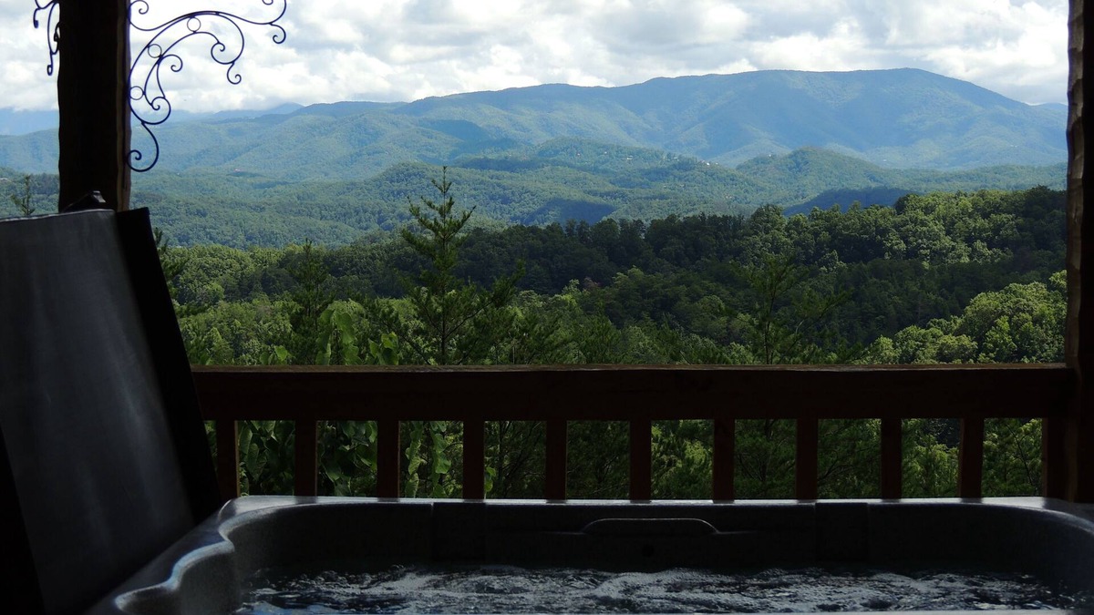 Sevierville Cabin | SEPT 139 nt, OCT 9-13 now Open Stairway to Heaven,Secluded,Elegant,Amazing Views