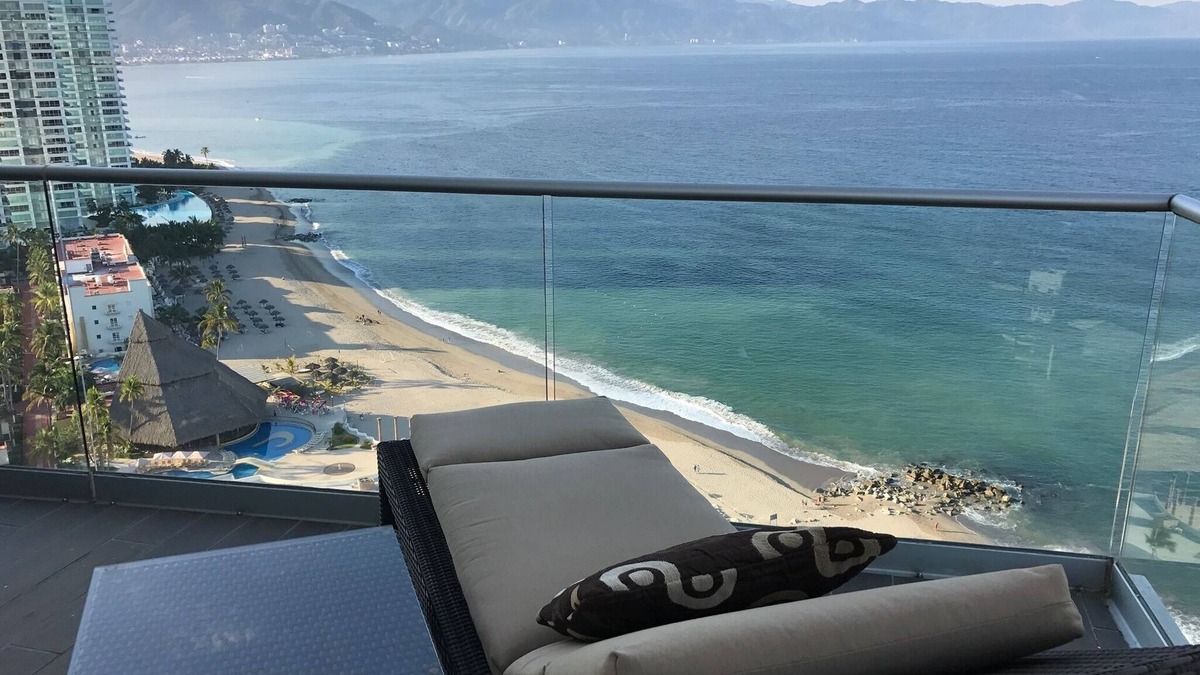 North Hotel Zone Condo | Sept and Oct rates have dropped! Thanksgiving and New Years is available.