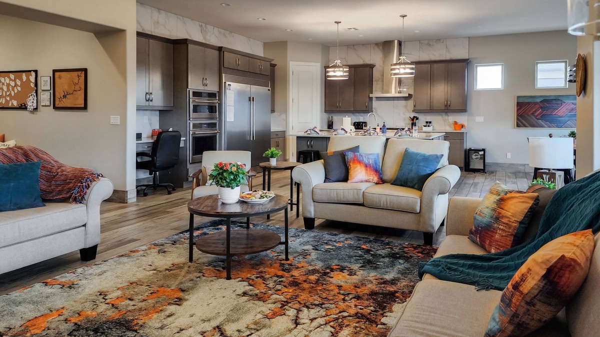 Page House | *SEPT ONLY, 3BED/3.5 BATH* Adventure House+Hot Tub+Yard+Garage+Sleeps 8