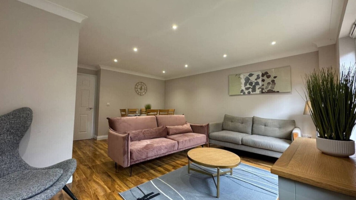 Swindon House | September Disc Long Stay - Contractors
