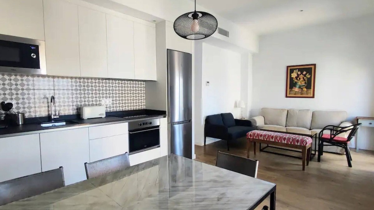 La Palmera-Reina Mercedes Apartment | Sepulveda, Tranquilo y con Piscina by Outin