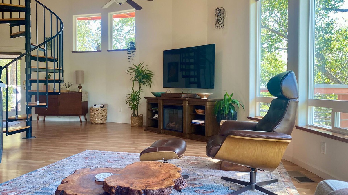 Three Rivers House | Sequoia View Yurt Round House ~ Couple’s Romantic Retreat ~ 2 Miles to Sequoia