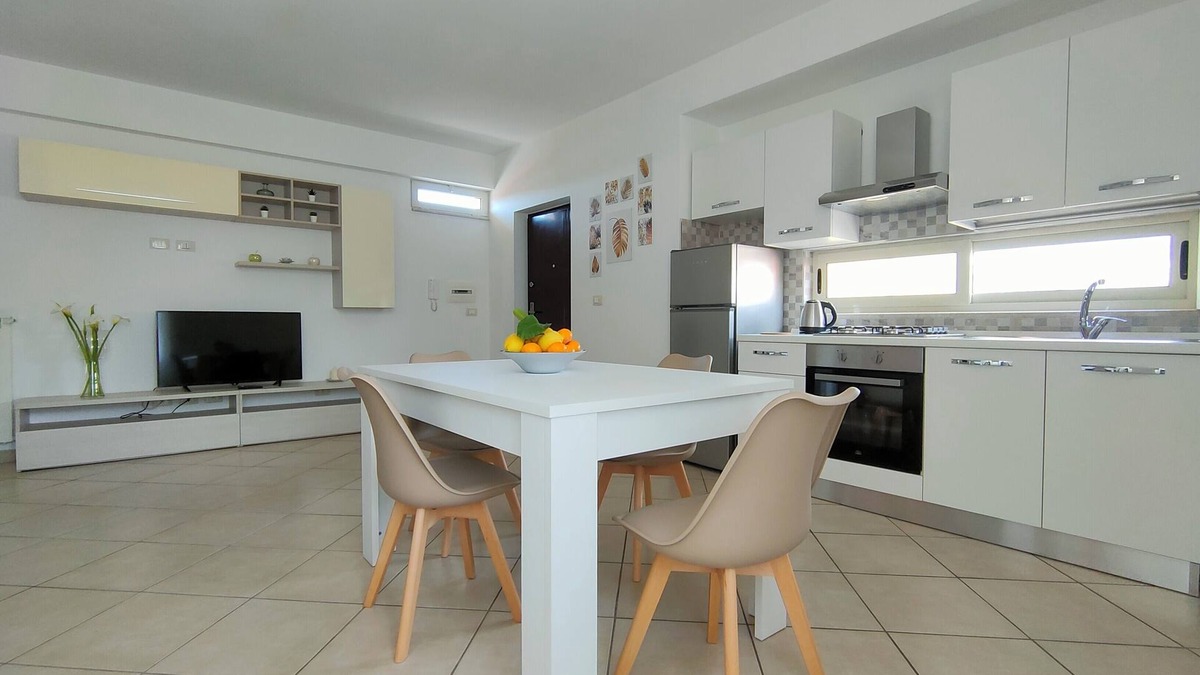 Mondragone Apartment | Serao House, apartment on the 2nd floor in the center