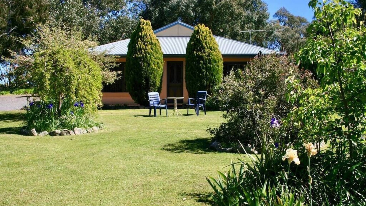 Wooragee House | Serena Cottages Beechworth - Your Country Getaway - 2
