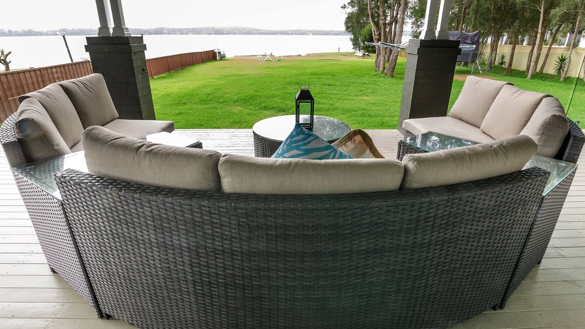 Lake Macquarie City Council House | Serendipity Lake House - on the water's edge