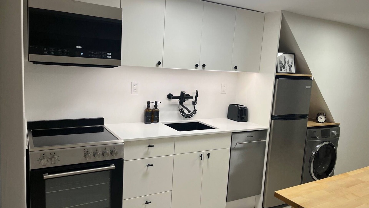 Crown Heights Apartment | Serene 2-bedroom apartment with AC in Brooklyn