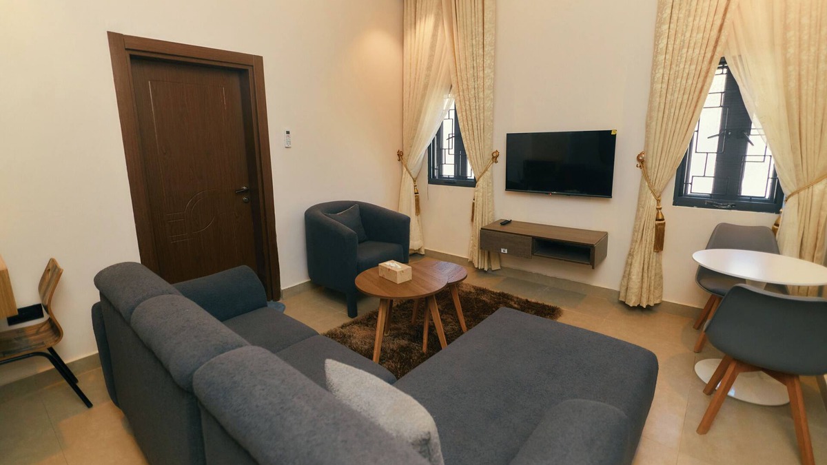 Jabi Apartment | Serene 2-bedroom apartment in nice Abuja with AC, WiFi and 24/7 Power Supply
