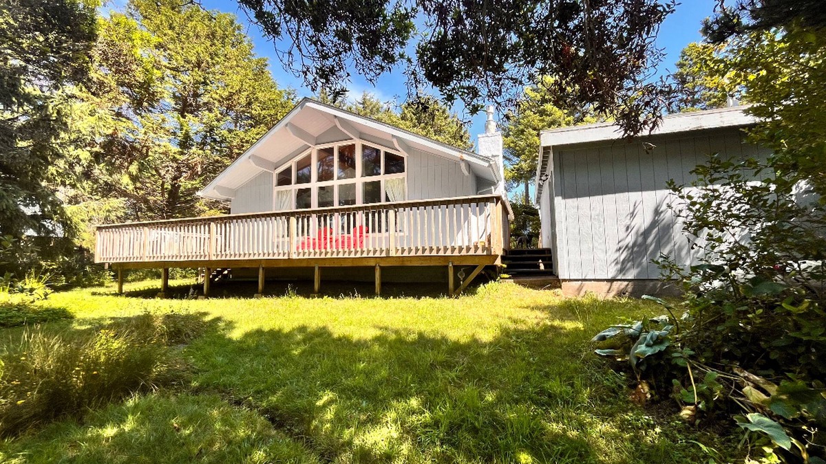 South Beach House | Serene 2-bedroom house with with short walk to beach in South Beach