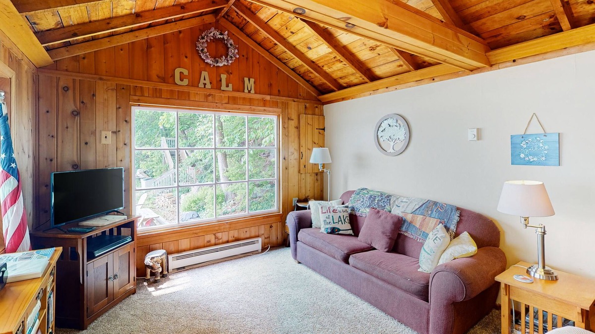 Town of Jerusalem Cottage | Serene 2BR Cottage on 180ft of Private Keuka Lakefront