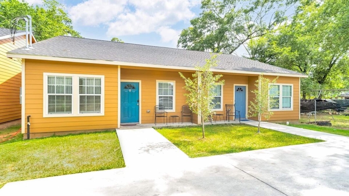 Northeast Houston Apartment | Serene 3 -Bedroom Home Rural