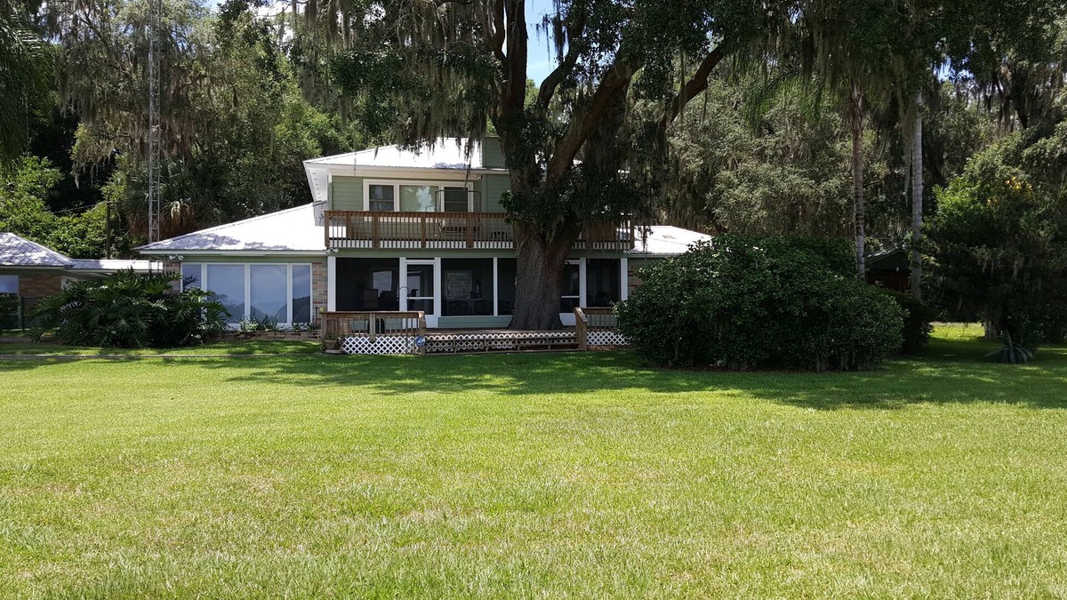 Candler House | Serene 3br, 3 Bath Estate Home On Little Lake Weir