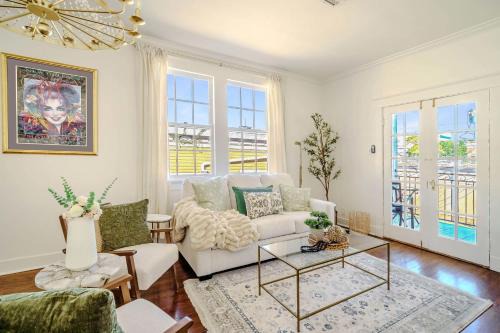 Touro House | Serene 4 Bedroom Home near French Quarter with Wi-Fi and Parking