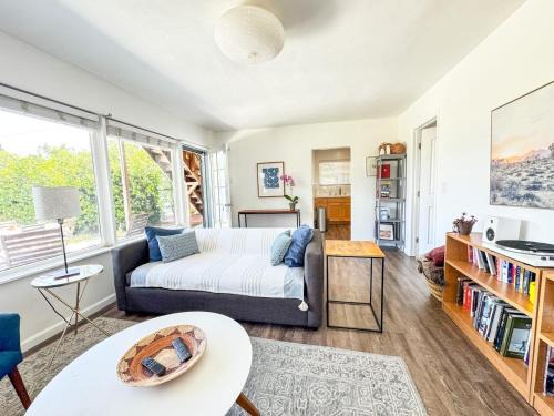 Adams Hill Apartment | Serene and beautiful hillside retreat