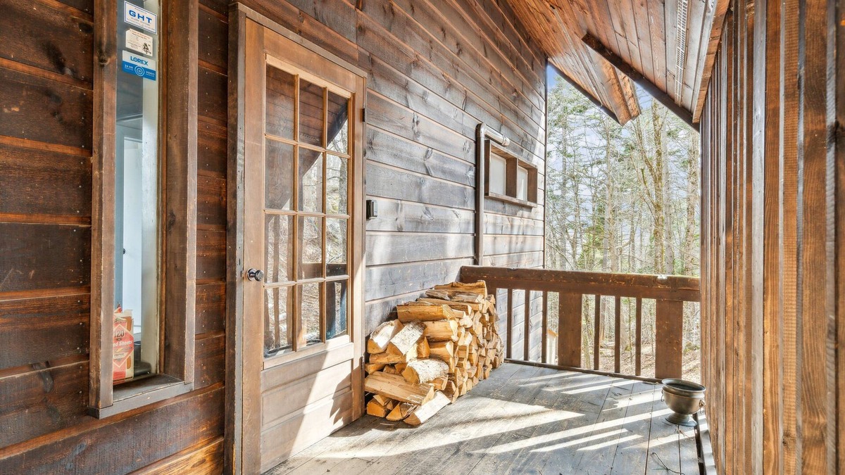 Pittsfield House | Serene Architect-designed Vermont Chalet 4 Bedroom Home