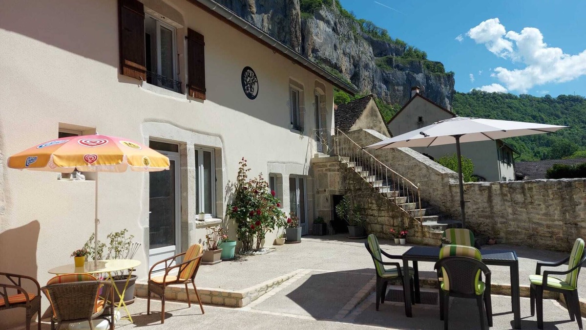Baume-les-Messieurs Bed & Breakfast | Serene bed & breakfast in Baume-les-Messieurs
