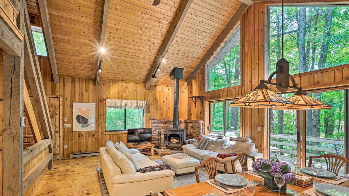Otis Cabin | Serene Berkshires Cabin w/ Deck & Fire Pit!