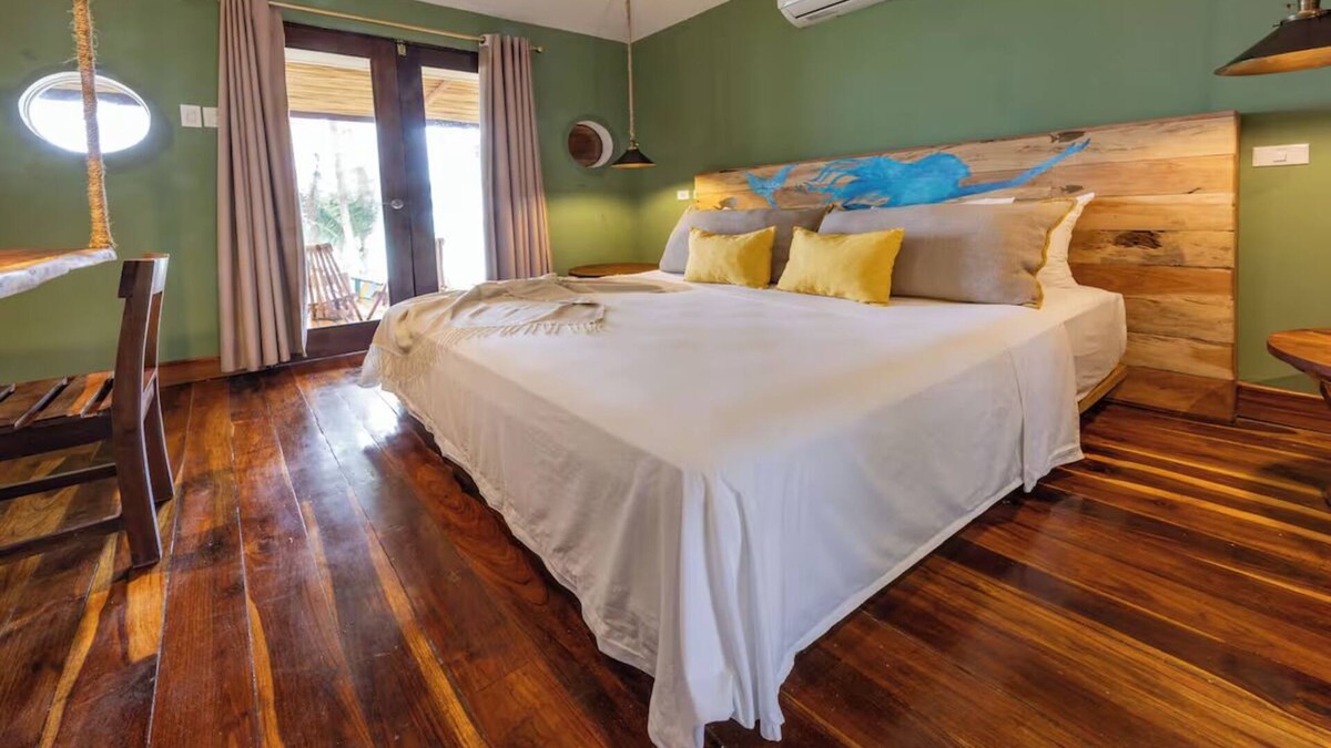 Little Corn Island Hotel | Serene Boat Room Retreat at Yemaya Reefs, Nature's Paradise in Nicaragua
