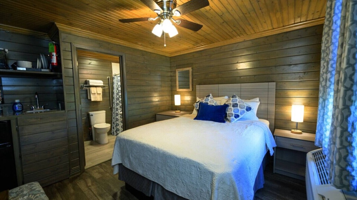 Lake Village Condo | Serene cabin, relax and recharge! Great Internet!