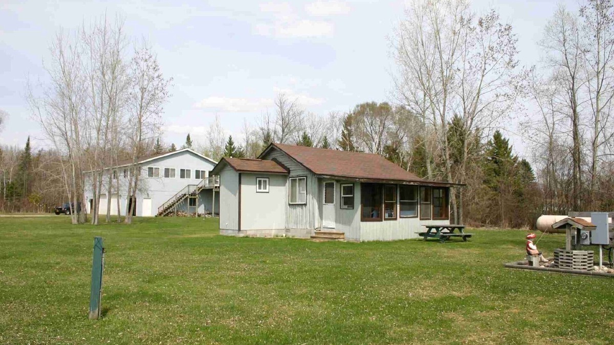 West Branch Cabin | Serene Cabin Retreat: Modern Comfort, Sandy Beach, and Endless Family Fun