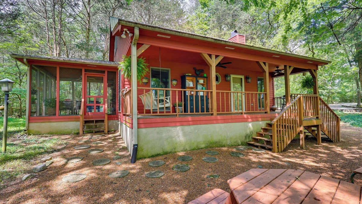Fayetteville Cabin | Serene Cabin w/Riverfront Views & Access!