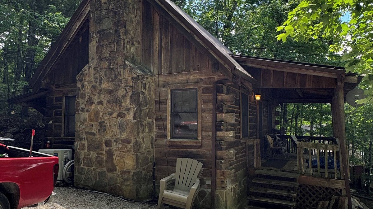 Flat Hollow Marina Cabin | Serene cabin with dock/swim platform in charming Speedwell
