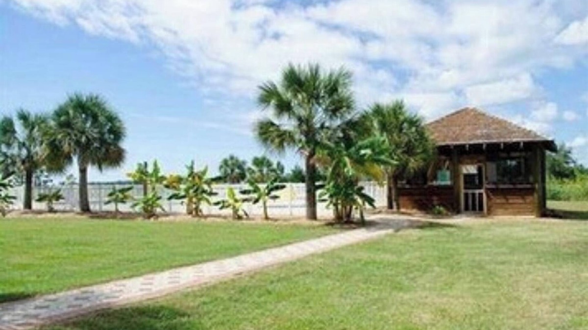 Carrabelle RV Rental | Serene campground in Carrabelle for a peaceful getaway