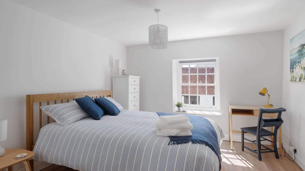 Topsham House | Serene Cottage Nr the Waterfront, Topsham