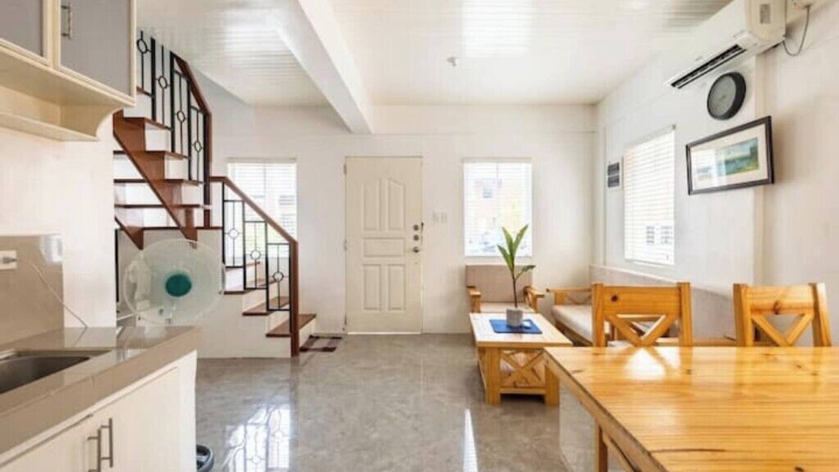Urdaneta City House | Serene Cozy Air Con Home in Fully-Secured Complex