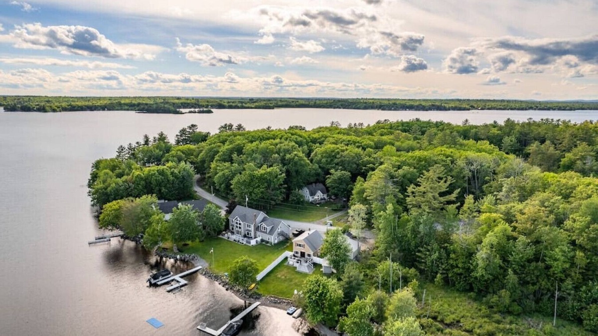 Old Town House | Serene & Cozy Lakefront Get Away
