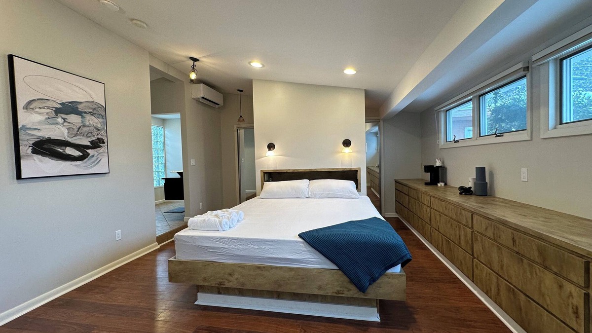 Baltimore Apartment | Serene Deluxe Suite with Jacuzzi & EV charger