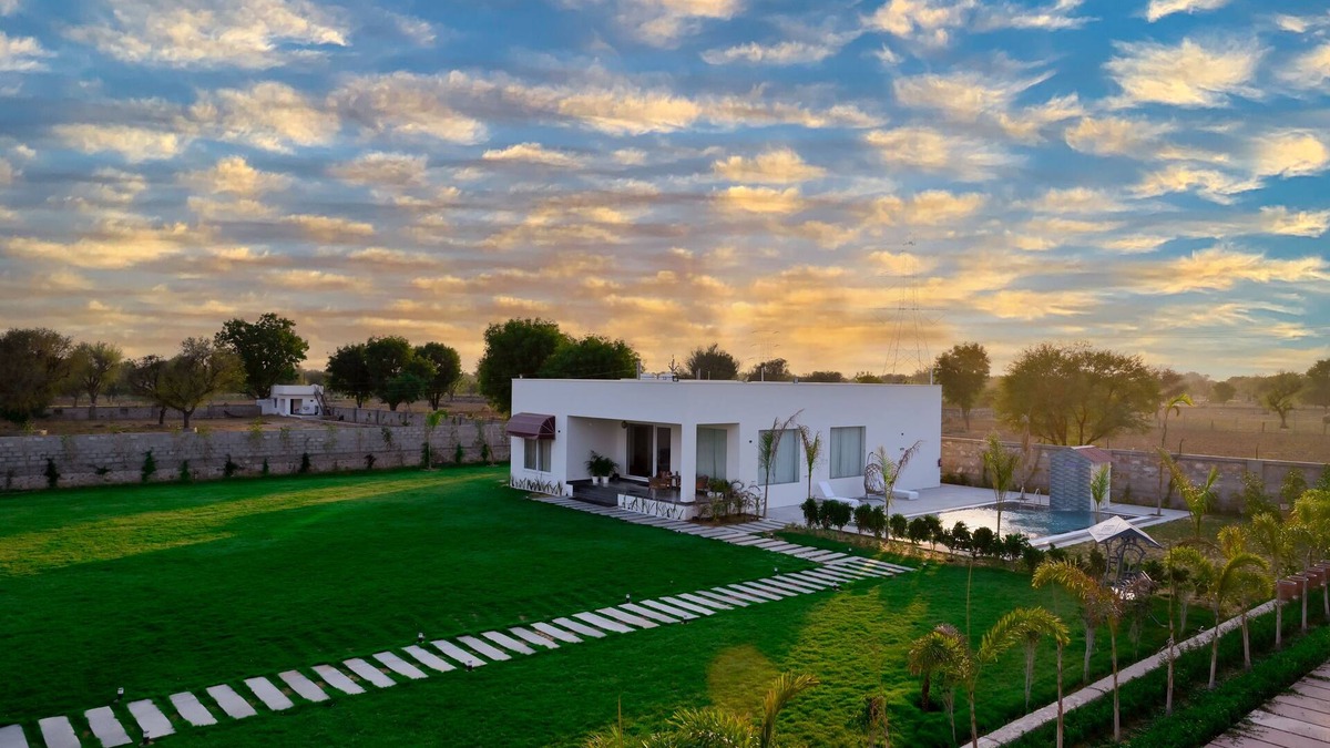 Jaipur District Villa | Serene environment with lush green garden. nPollution free environment