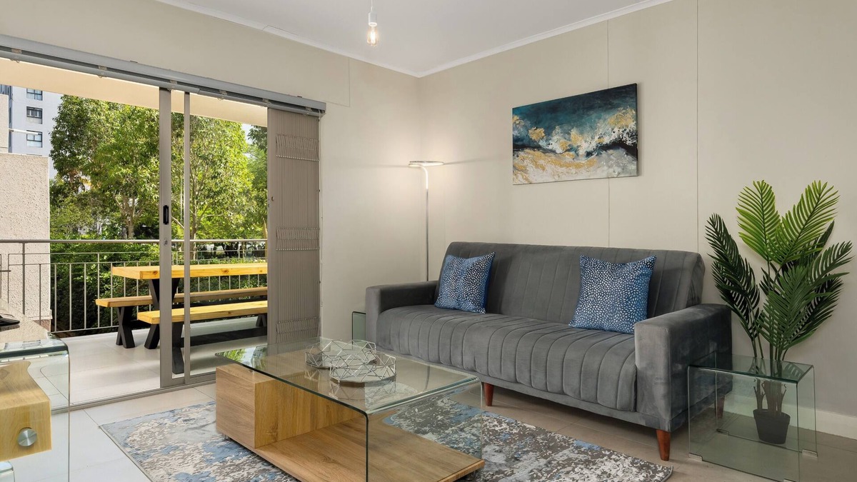Flora Park Apartment | Serene Escape in the Heart of Century City