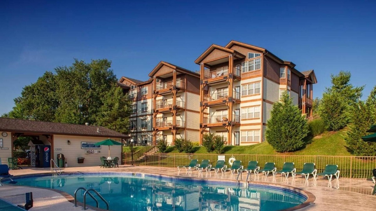 Branson Hotel | Serene Escape Steps from Outdoor Pools – Great for Family Gatherings | 4 Units