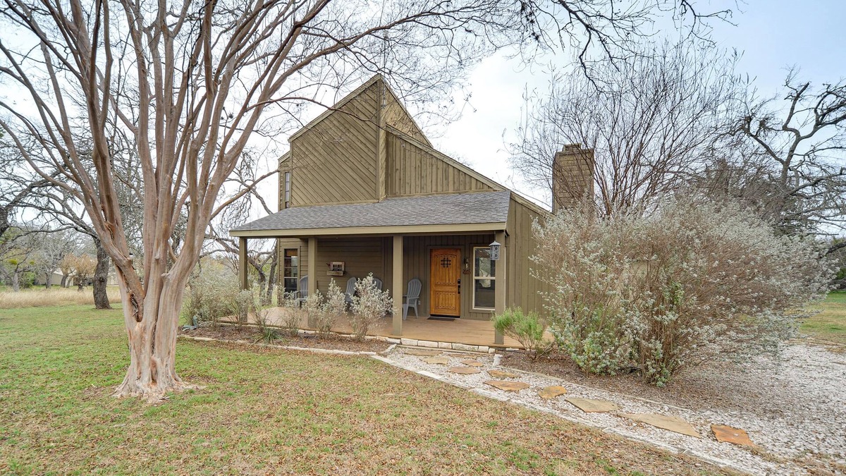 Spicewood Cottage | Serene Family Cottage w/Deck & BBQ